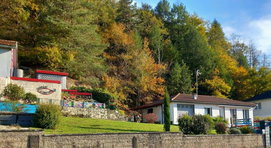 Gîte pour 4 personnes, avec terrasse et jardin