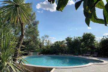 Location de vacances pour 12 personnes, avec jardin à Saint-Alban-Auriolles