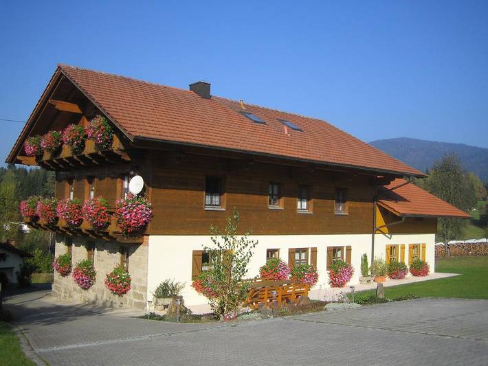 Ferienwohnung für 6 Personen, mit Balkon und Balkon/Terrasse sowie Terrasse und Garten in Arnbruck