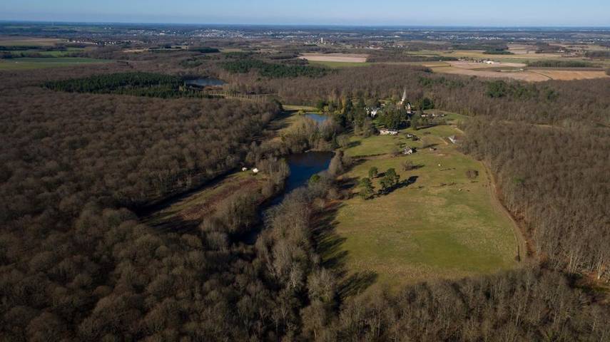 Tente pour 4 personnes, avec terrasse et vue sur le lac ainsi que vue et jardin en Indre-et-Loire - 4