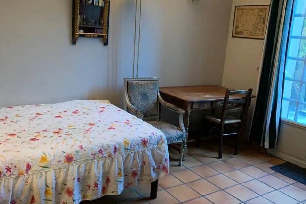 Family home with large pool in Provence in Saint-Mitre-les-Remparts, Istres region