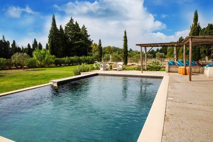 Chambre d’hôte pour 2 personnes, avec Terrasse et Jardin ainsi que Piscine et Vue à Châteaurenard
