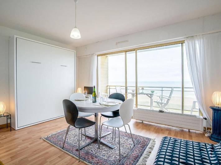 Gîte pour 2 personnes, avec piscine et balcon dans Plage du Hôme - 3