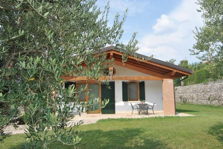 Casa vacanza per 3 persone, con Balcone e Terrazza nonché Giardino e Panorama a Pastrengo