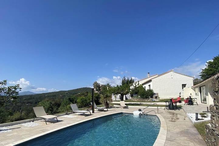 Location de vacances pour 10 personnes, avec jardin à OMS (homonymie)