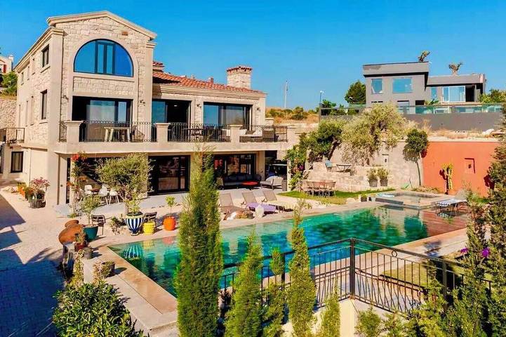 Villa für 12 Personen, mit Balkon und Whirlpool sowie Garten - 1