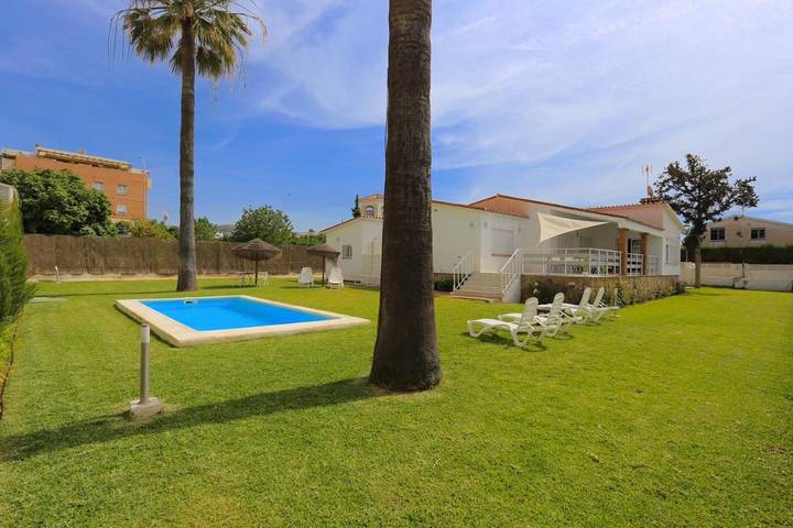 Casa rural para 9 personas, con piscina y jardín en Rincón de la Victoria