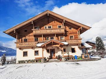 Ferienwohnung für 13 Personen, mit Balkon und Garten sowie Ausblick in Neukirchen am Großvenediger