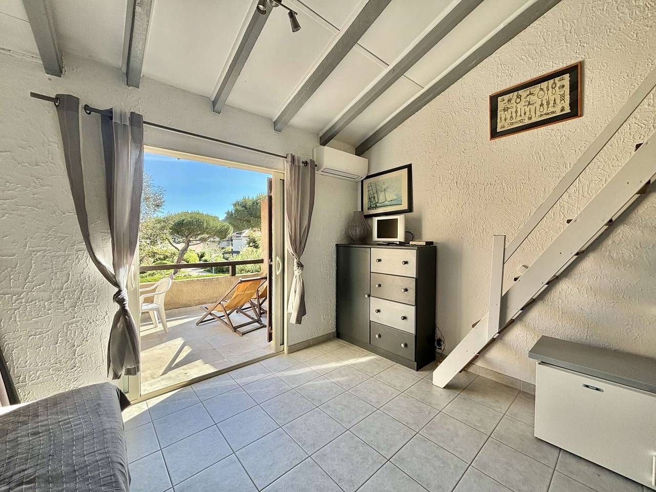 Entire apartment, Studio with Loft, Terrace 230m from Beach in Sant Ambroggio, Lumio