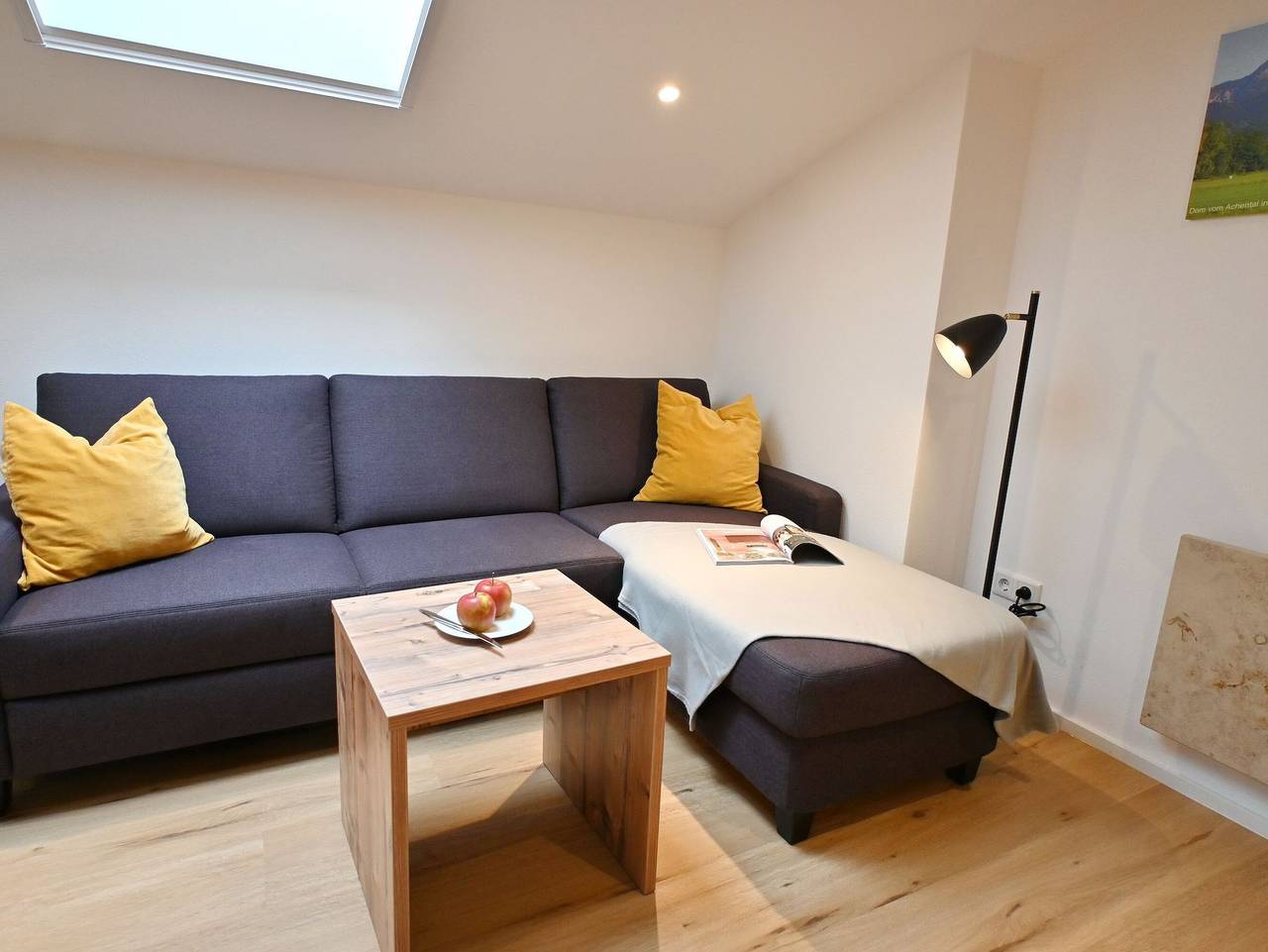 Ganze Ferienwohnung, Seethal-Chiemseestrand - Moderne Dachgeschosswohnung in Seenähe ? Übersee-Feldwies in Übersee, Chiemsee