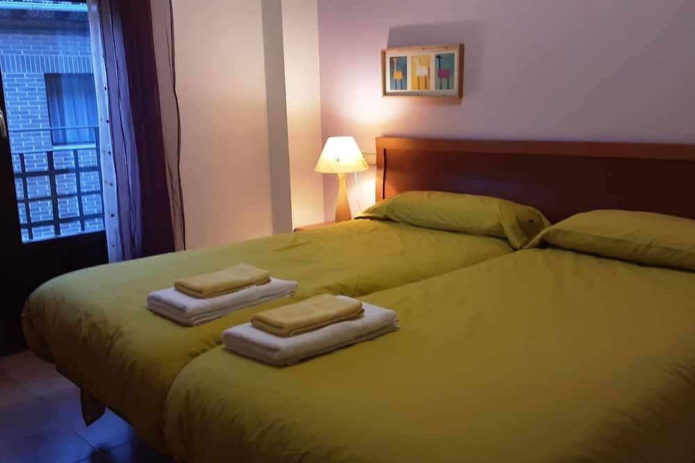 Casa rural (alquiler íntegro) La Alcubilla para 10-12 personas in Astudillo (desambiguación), Provincia de Palencia