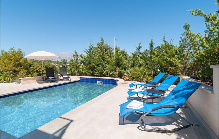 Ganze Ferienwohnung, Gemütliche Ferienwohnung mit Pool, Terrasse und nur 1 km vom Strand entfernt in Selca, Brac