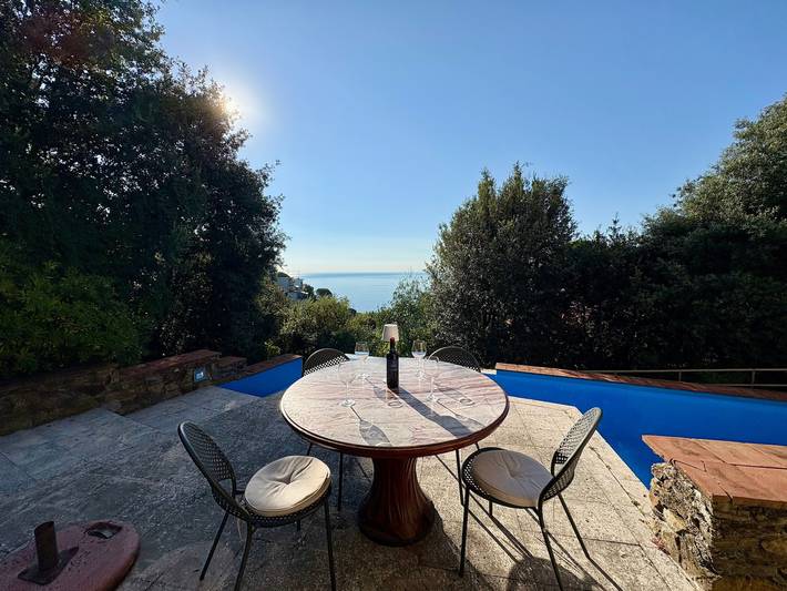 Villa Roberta – Pool, Garten, Wlan & privater Parkplatz, Privatsphäre in der Pineta in Arenzano, Riviera di Ponente