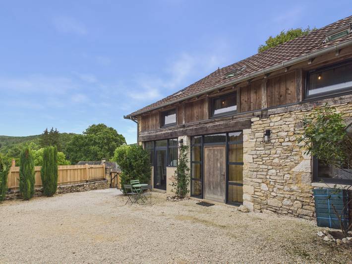 In the heart of the village, house for 8 with pool in Coly-Saint-Amand, Périgord Noir