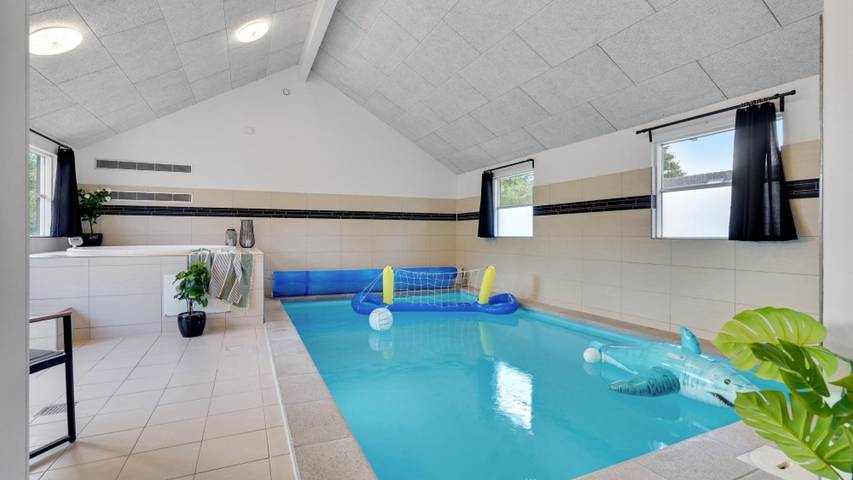 Ferienhaus für 16 Personen, mit Terrasse und Garten sowie Sauna an der Kattegat Küste