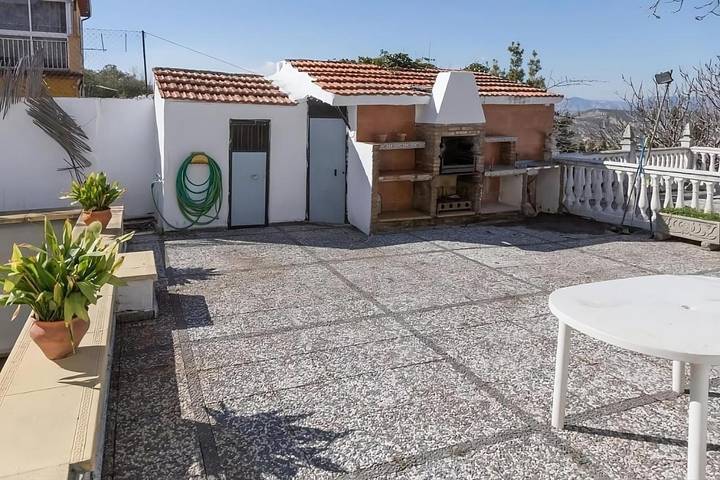 Casa de vacaciones para 22 personas, con vistas además de piscina y terraza, Familias con niños en Vega de Granada - 3