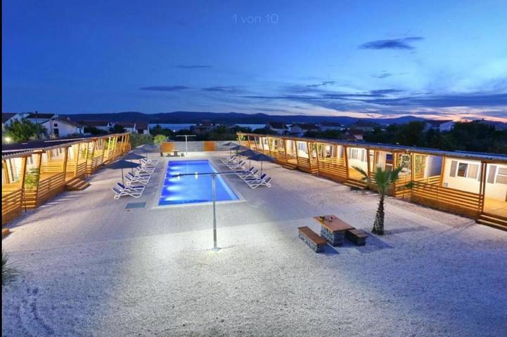 Camping voor 6 personen, with terras and zwembad as well as uitzicht op het meer and uitzicht - 1