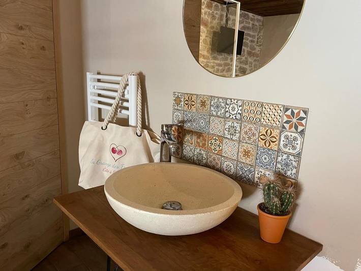 Chambre d’hôte pour 2 personnes, avec sauna et jacuzzi ainsi que jardin et piscine dans le Jura - 4