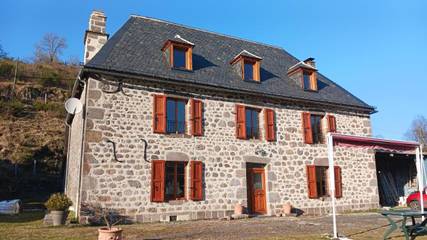 Chambre d’hôte pour 3 personnes, avec vue et jardin à Saint-Projet-de-Salers