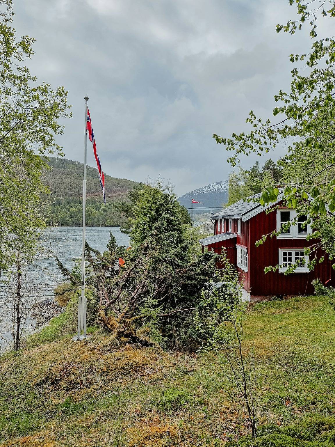Altes Fischerhaus am Mjosundet in Aure in Aure, Nördliches Fjordnorwegen