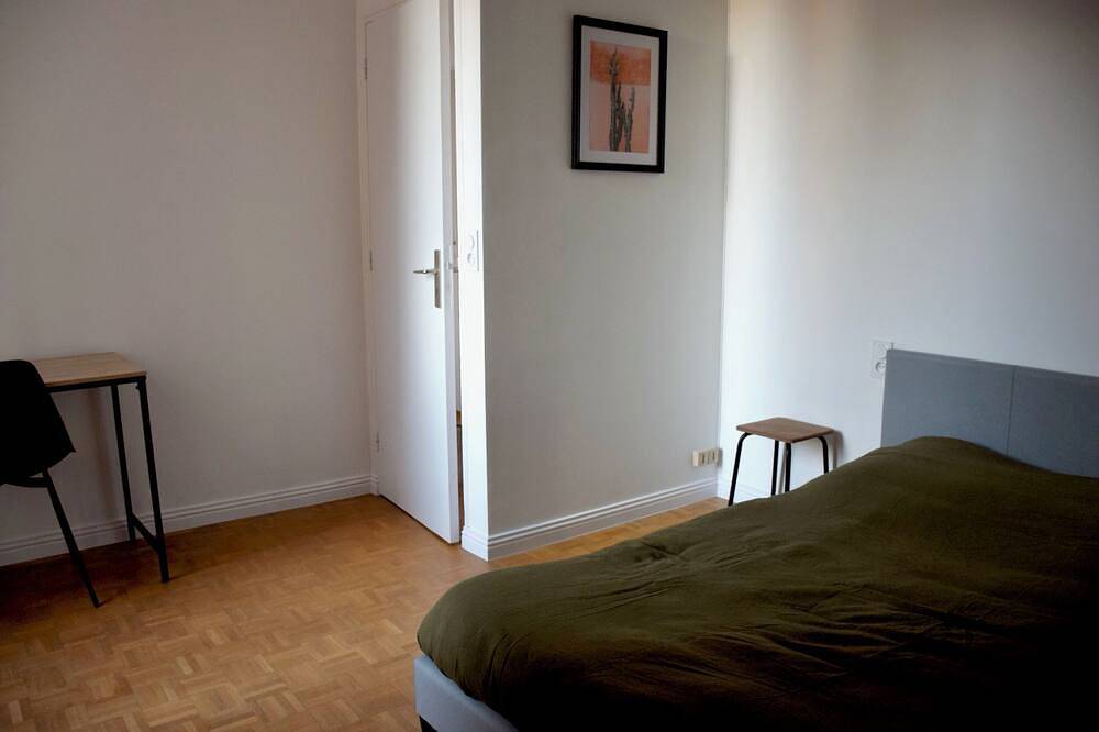 Entire apartment, Les Rosiers - Bright living room with private garden in Fougères, Fougères-Vitré