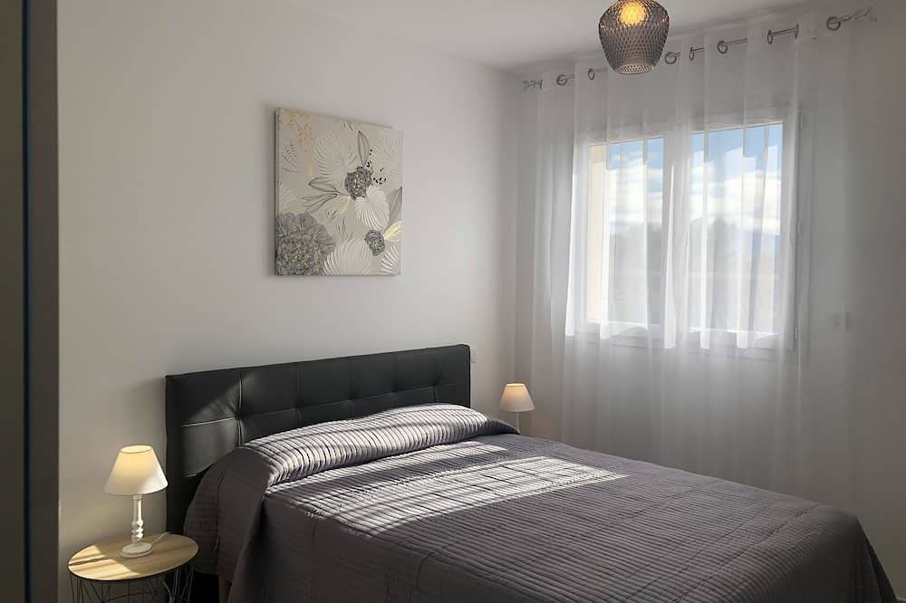 U Sole first floor of a villa with communal swimming pool in Ajaccio, Région d'Ajaccio