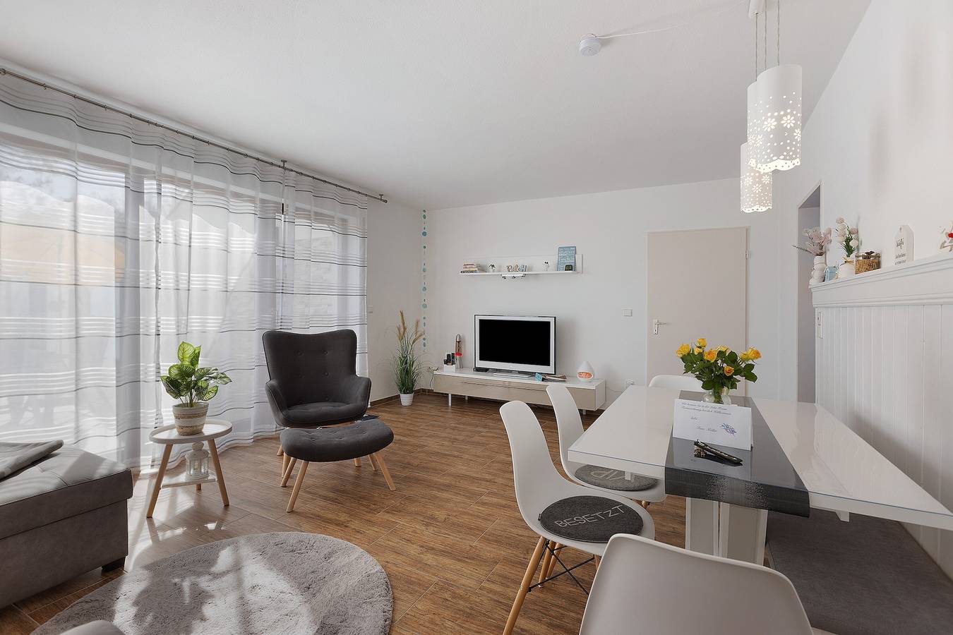 Ganze Wohnung, Lake House Bodensee – Boutique-Ferienwohnung mit Garten & 2 Bädern, hundefreundlich in Allensbach, Untersee