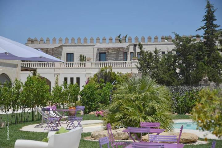 Casa vacanza per 2 persone, con idromassaggio e piscina nonché giardino a Salice Salentino