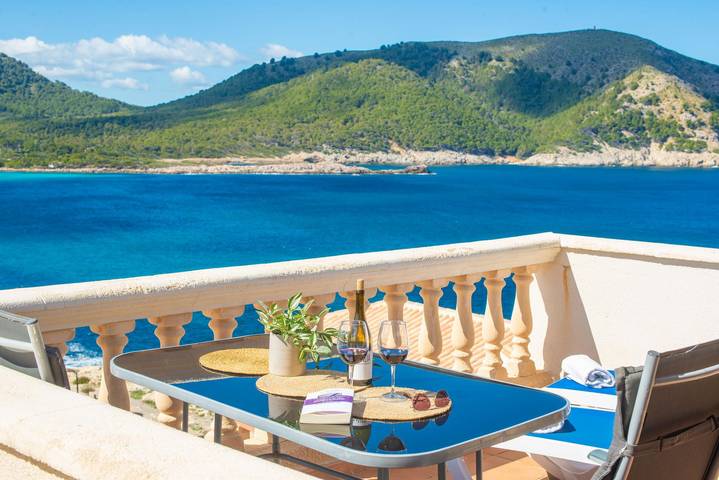 Beach house for 2 people, with Terrace and Pool in Majorca