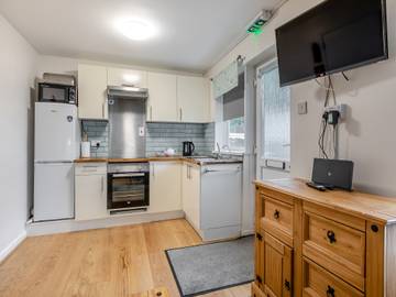 Holiday Home for 4 People in Brixham, Torbay, Photo 4