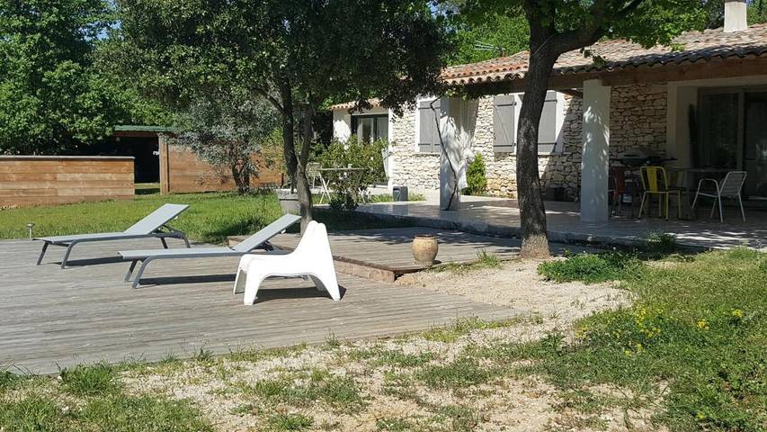 Location de vacances pour 2 personnes, avec terrasse ainsi que piscine et jardin à Saint-Quentin-la-Poterie - 3