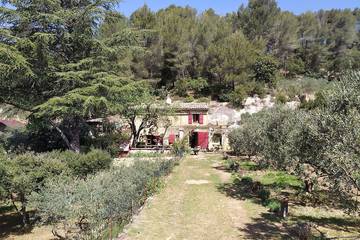 Gîte pour 4 personnes, avec jardin à Jouques
