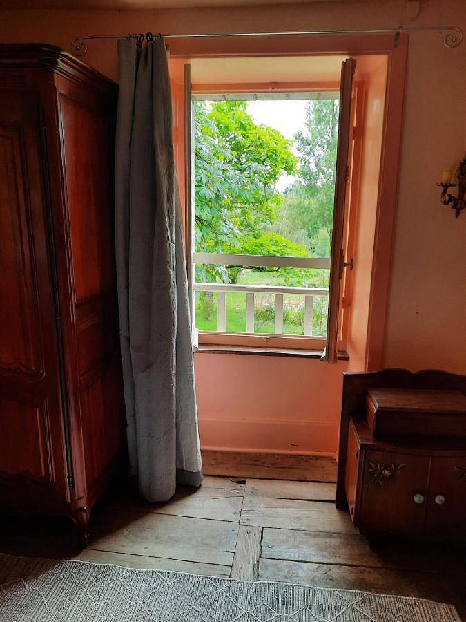 Location de vacances pour 8 personnes, avec jardin et vue ainsi que piscine et terrasse à Saint-Mesmin (Dordogne) - 2