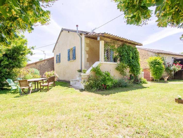 Location de vacances pour 2 personnes, avec terrasse et jardin à Allemans - 2