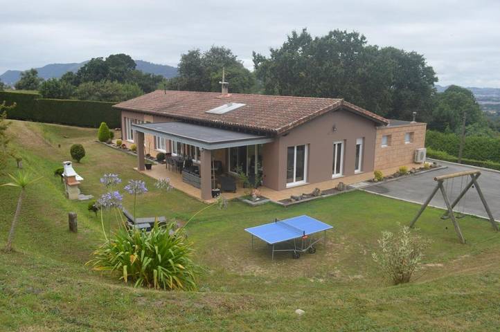 Casa rural para 8 personas, con jardín y vistas en Oviedo