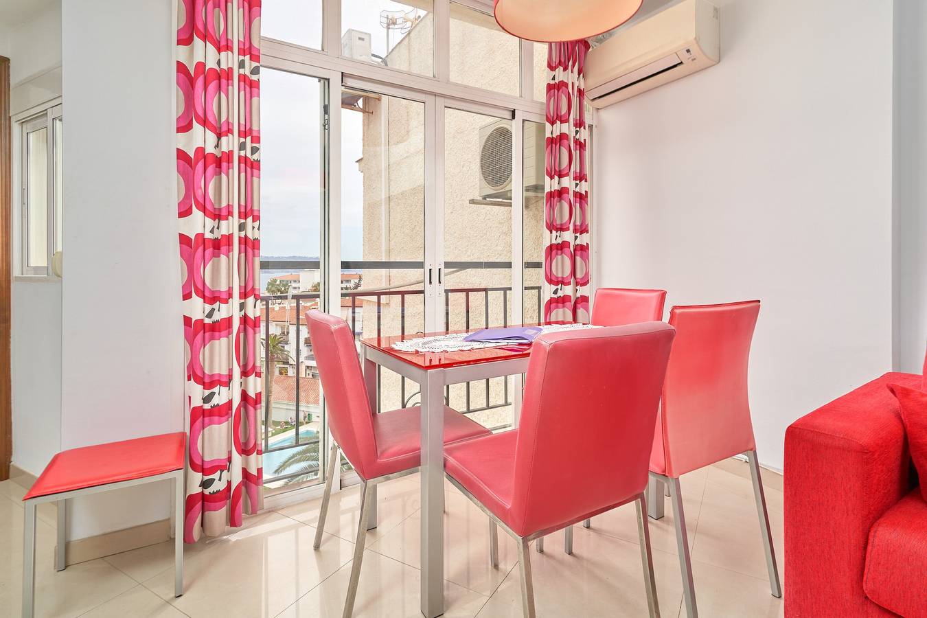 Entire apartment, Apartment '1 Bed with Sea View' with Wi-Fi and Air Conditioning in Playa de Burriana, Nerja