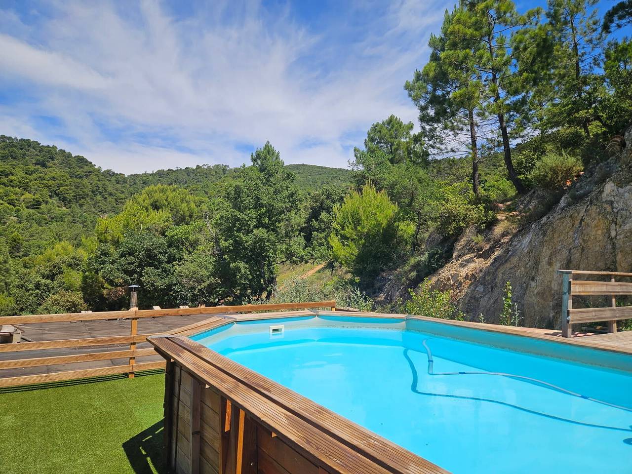 Villa 'Maison Du Soleil' avec vue sur la montagne, piscine privée et Wi-Fi in Mérindol-les-Oliviers, Région de nyons