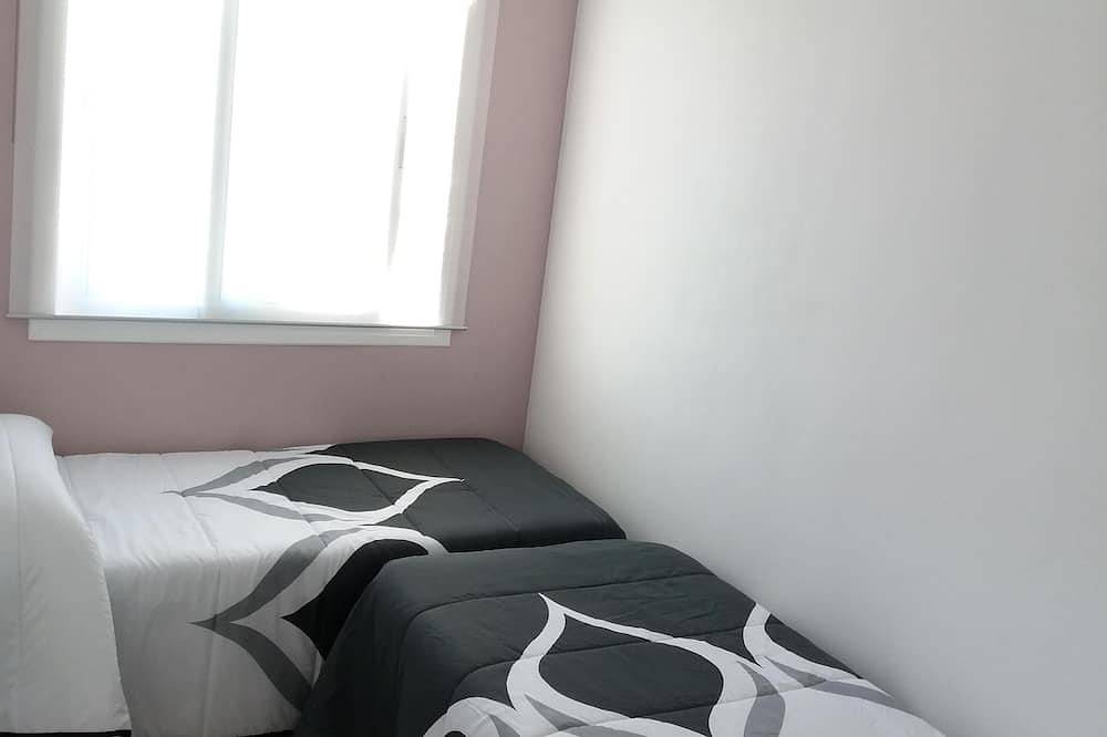 Entire apartment, Apartment with pool and sea views and Air Conditioning. Very quiet area in Segur de Calafell, Calafell