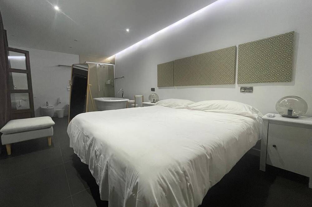 Live Ronda Like Never Before-4-Suite Home with Iconic Views of El Tajo Bridge in Ronda, Málaga Province