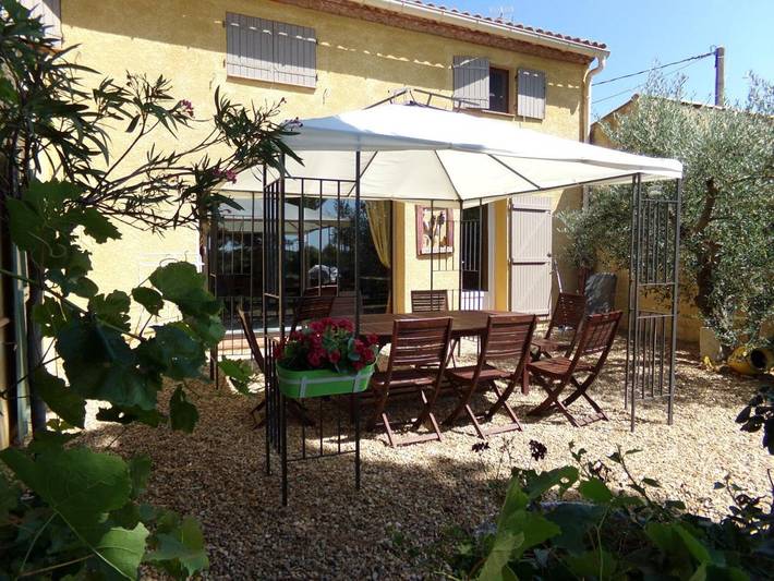 Gîte pour 4 personnes, avec piscine ainsi que jardin et vue, animaux acceptés à Bellegarde - 4