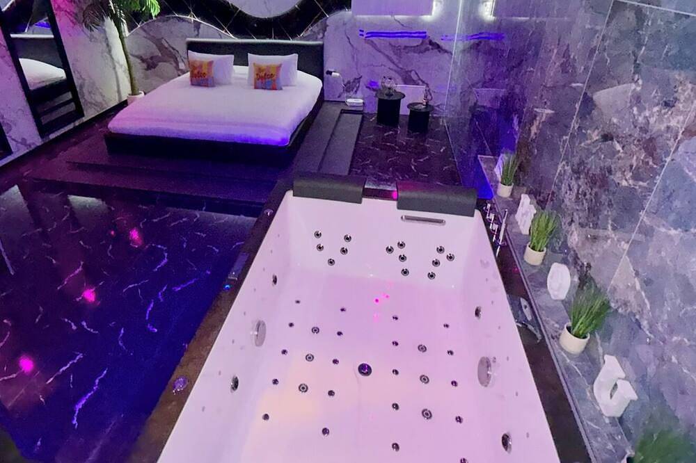 Entire apartment, La Suite Genève Gaillard-Jaccuzi in Gaillard, Saint-Julien-en-Genevois region