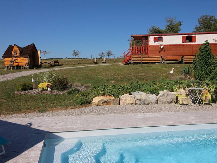 Gîte pour 4 personnes, avec Piscine à Traves (homonymie)