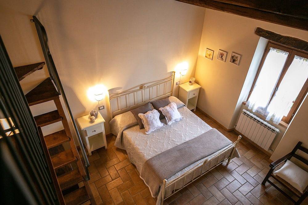 Villa I due Casali with private swimming pool surrounded by a splendid panorama in Umbertide, Valtiberina