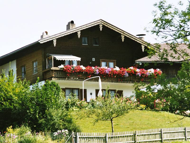 Apartamento vacacional entero, Ferienwohnung Scheurl - Chiemgau Karte - Holiday apartment for 3 people, balcony, 2 bedrooms, living room, kitchen, 43 sqm in Inzell, Alpes Bávaros