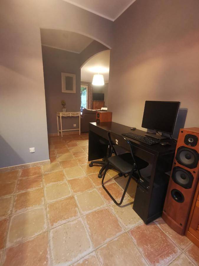 Location de vacances pour 4 personnes, avec jardin ainsi que piscine et vue à Flassans-sur-Issole - 2