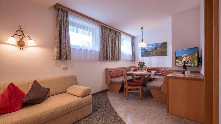 Ganze Ferienwohnung, App. Kreuzjoch, 1 Wohn-Schlafraum in Tuxer Alpen, Hintertux