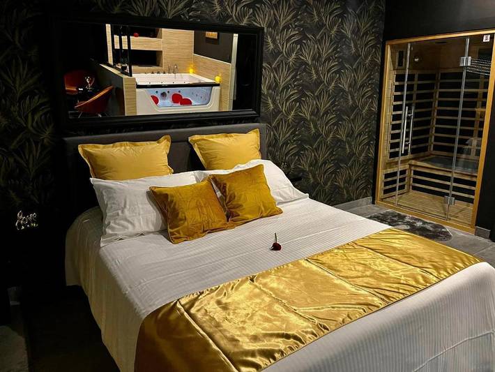 Gîte pour 2 personnes, avec terrasse ainsi que sauna et jacuzzi à Saint-Genest-Lerpt - 2