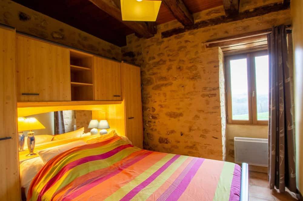 Renovated house near Le Bugue, large garden, 3 bedrooms in Journiac, Périgord Blanc