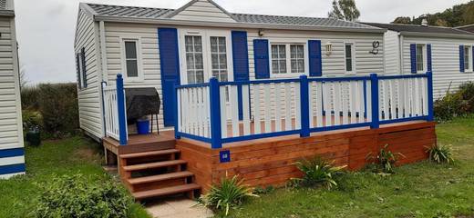 Camping pour 4 personnes, avec piscine et vue ainsi que bassin pour enfant et jardin, animaux acceptés dans Côte de Granit Rose