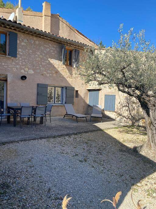 Location de vacances pour 6 personnes, avec vue ainsi que piscine et jardin à Plaisians - 2